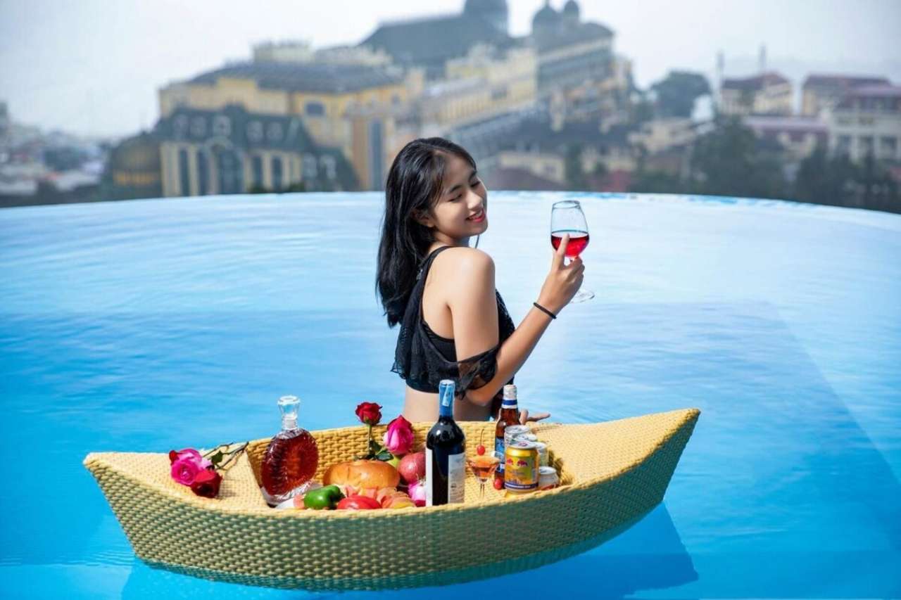 Bể bơi vô cực tại Tubotel Sapa